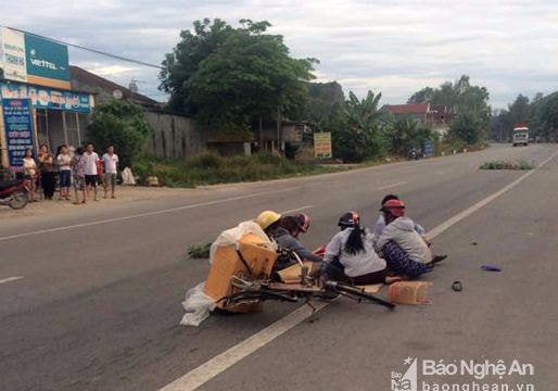 Người phụ nữ đi xe đạp bị ô tô đâm tử vong