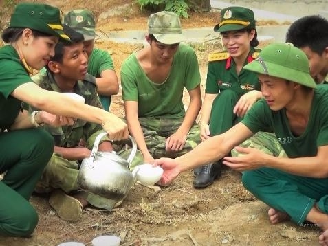 Hội phụ nữ Bộ CHQS tỉnh chia sẻ khó khăn với chiến sỹ trên thao trường