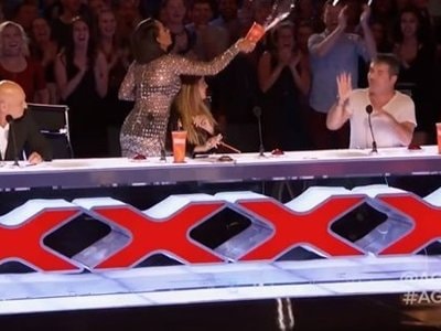 Đùa dại, giám khảo America's Got Talent 2017 bị hắt nước vào mặt