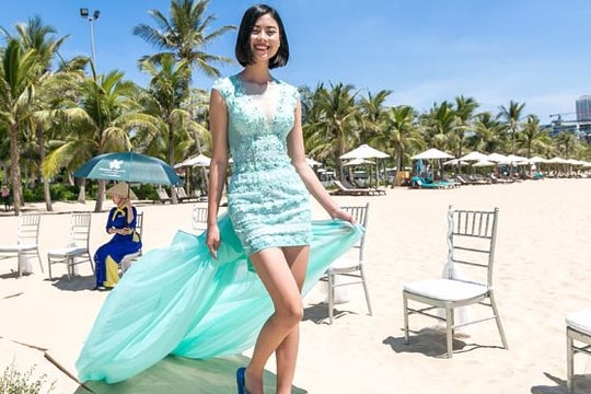'Bản sao Hà Tăng' diện váy cưới, catwalk với... dép lào