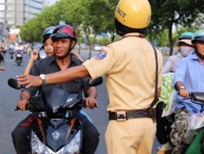 CSGT được dùng mọi phương tiện, biện pháp ngăn chặn người chống đối hiệu lệnh