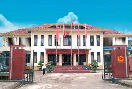 Loại người ngoài, nhận 6 người nhà chủ tịch huyện