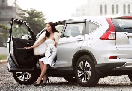 Giằng co giá ô tô: Mua hay chờ đợi?