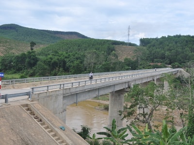 Hàng trăm công trình giao thông đẩy lùi đói nghèo tăm tối ở đất Quỳ