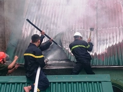 Hỏa hoạn ở nhà 2 tầng, 4 bà cháu thoát chết