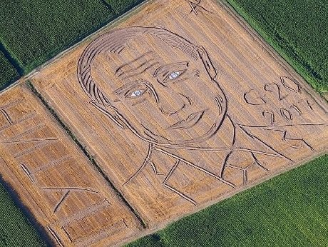 Nông dân Italy vẽ chân dung Putin bằng máy kéo