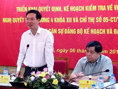 'Phê bình đôi lúc qua loa, phê bình thủ trưởng rất khó'