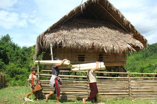 Tộc người Đan Lai: Đi không được, ở cũng chẳng xong