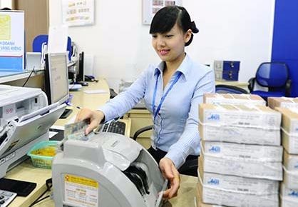 Giảm lãi suất cho vay để bơm thêm vốn vào thị trường?