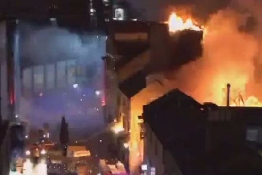 Cháy lớn tại khu chợ nổi tiếng ở London