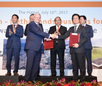 Thủ tướng:'Việt Nam đủ màu mỡ để ươm mầm nên những doanh nghiệp hàng đầu châu Á'