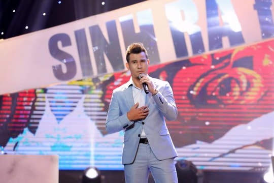 Giám khảo Đức Huy khóc khi nghe cầu thủ Phan Thanh Bình hát Bolero