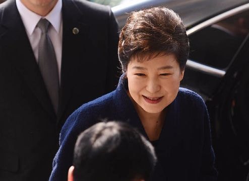 Cựu Tổng thống Park Geun-hye có biểu hiện lạ trong tù
