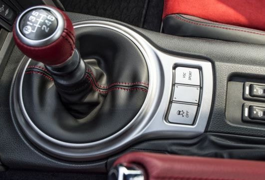 Vì sao hộp số sàn vẫn chưa bị khai tử