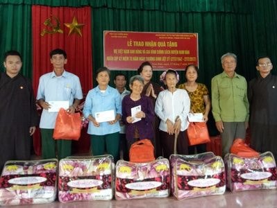 Đoàn phật tử quận Hà Đông (Hà Nội) trao 105 suất quà tại Nam Đàn