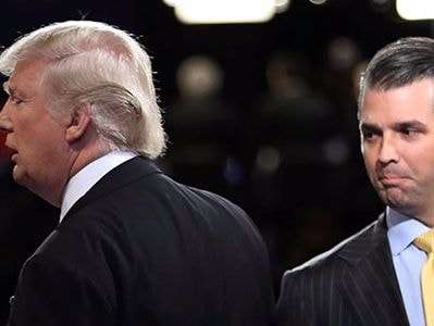 Chiến dịch của Trump chi tiền cho luật sư bảo vệ con trai Tổng thống