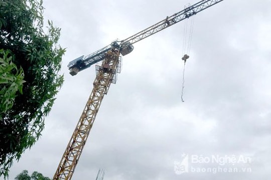 Bão đến: Lo lắng những tháp cẩu xây nhà cao tầng