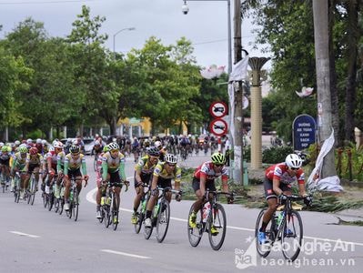 Giải đua xe đạp 'Về Trường Sơn-2017': Bứt tốc ở chặng cuối