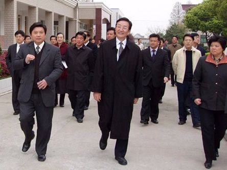 Bí thư thành ủy có 10 bồ nhí, sở hữu biệt phủ xa hoa