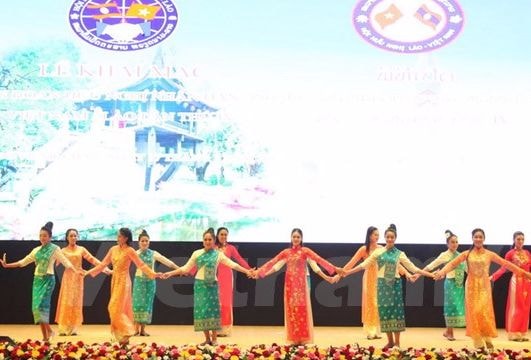 Khai mạc Liên hoan hữu nghị nhân dân Việt Nam-Lào lần thứ IV