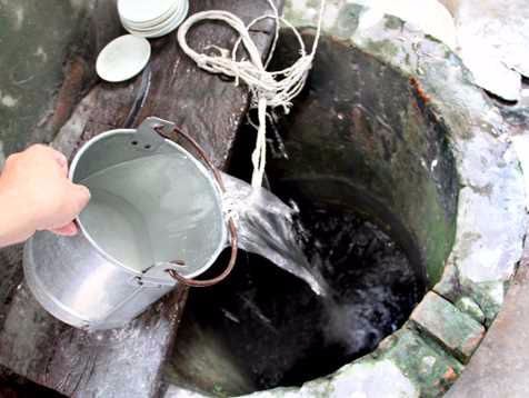 Cách làm sạch nước bị ô nhiễm sau bão