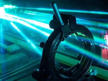 Nóng: Mỹ tiến hành cuộc thử nghiệm vũ khí Laser ở vùng vịnh Ba Tư