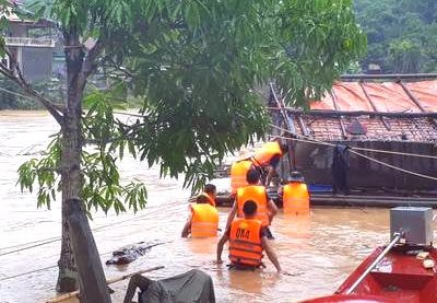 Tương Dương cắt cử cán bộ trực 24/24 ứng phó với mưa lũ