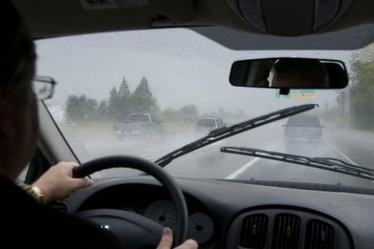 Những bộ phận trên xe ô tô cần lưu ý khi trời mưa