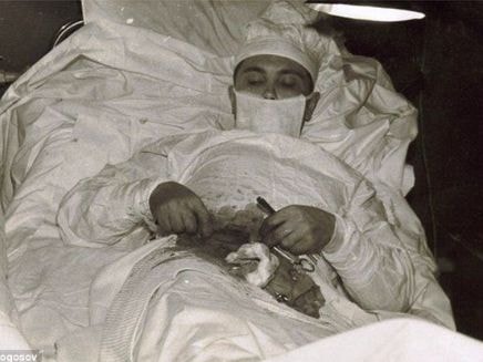 Bác sĩ tự mổ ruột thừa cho mình giữa Nam Cực khiến thế giới nể phục