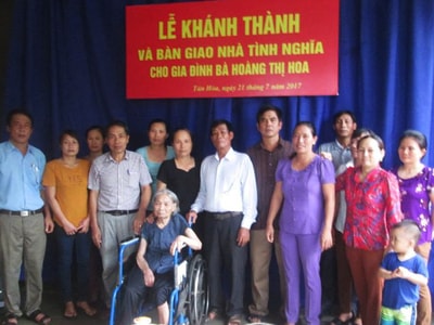 Nghĩa Đàn bàn giao nhà tình nghĩa cho vợ liệt sỹ