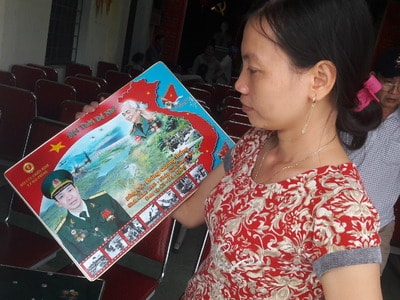 Lợi dụng chụp ảnh kỷ yếu miễn phí để 'móc túi' cựu chiến binh ?