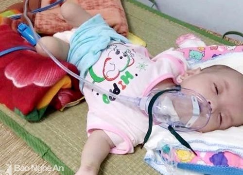 Trao hơn 37 triệu đồng cho hai bé bị suy dinh dưỡng nặng ở Yên Thành