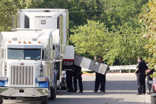 ​9 người chết trong xe tải buôn người