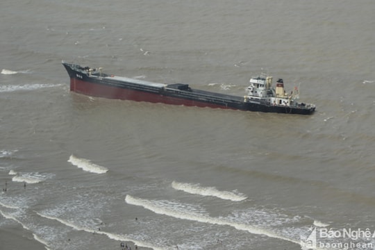 Lên phương án trục vớt tàu VTB 26 bị chìm ở Nghệ An