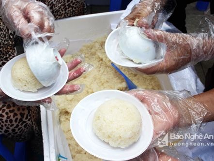 Hơn 200 người đơm xôi phục vụ đại lễ cầu siêu