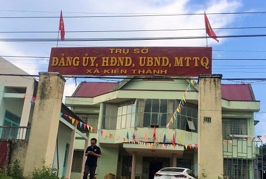 Cách chức chủ tịch xã thêm dấu sắc vào bằng cấp 3