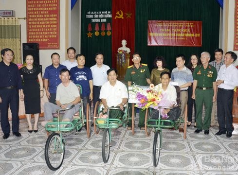 Kiểm toán Nhà nước thăm, tặng quà Trung tâm điều dưỡng thương binh Nghệ An