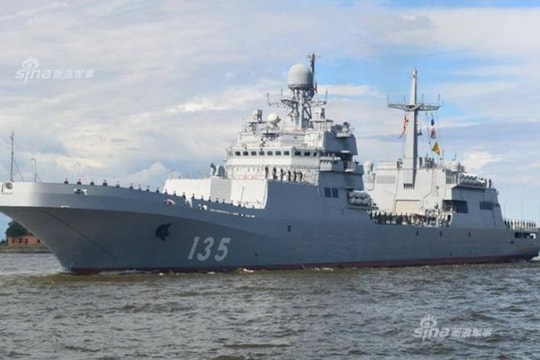 Bí ẩn dàn tàu chiến Nga trên sông Neva, St Petersburg