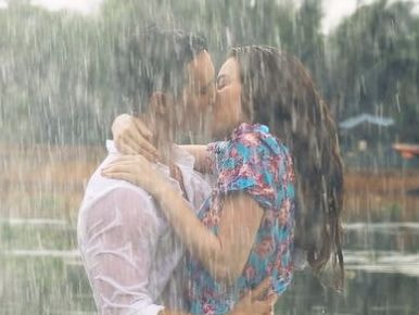 Rò rỉ hình ảnh Hà Hồ, Kim Lý hôn nhau thắm thiết