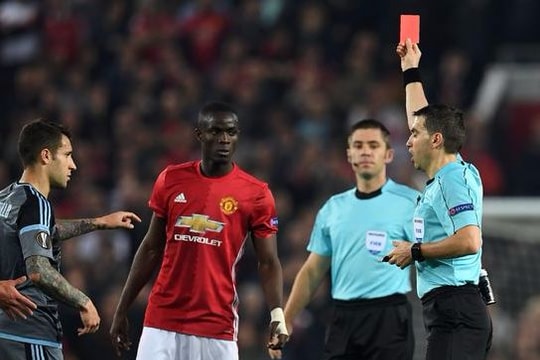 Mourinho 'nổi điên' vì ngôi sao MU lĩnh án phạt trước trận Real Madrid