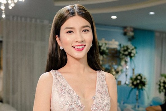 Kim Tuyến khoe dáng sexy khi diện váy cưới