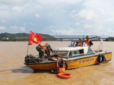 Nghệ An tập huấn lái xuồng cao tốc và cứu nạn