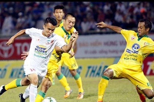 Cao Lãnh - Vinh - Thiên Trường: Nỗi lo phận nhà nghèo trong làng bóng đá