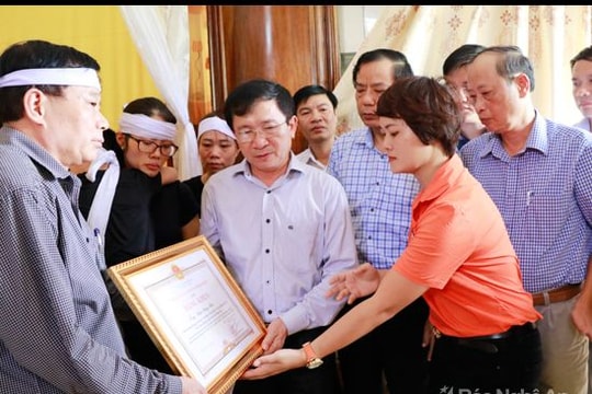 Nghệ An truy tặng Bằng khen cho hai cán bộ ngành giao thông tử nạn