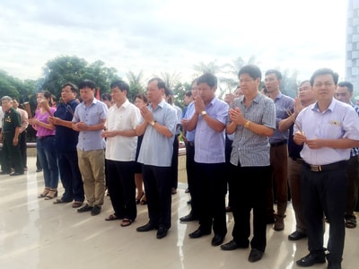 Ban Nội chính Tỉnh ủy dâng hương tại Nghĩa trang Liệt sỹ Thành phố Vinh