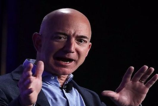 Những điều chưa biết về tỷ phú soán ngôi Bill Gates trong vài giờ