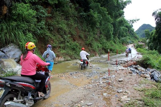 Mưa bão cuốn trôi 16,5 tỷ đồng ở Quế Phong