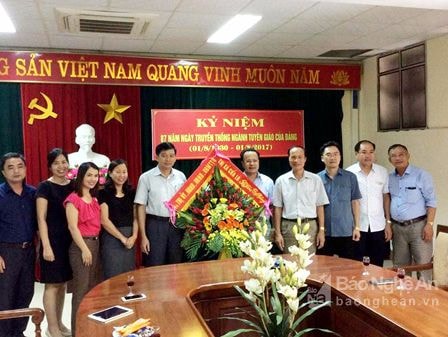 Lãnh đạo thị xã Cửa Lò chúc mừng Ban Tuyên giáo Tỉnh ủy