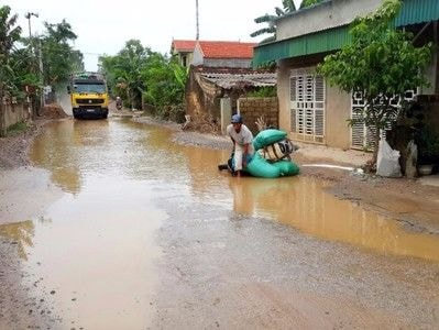 Dân khổ vì đường tỉnh lộ biến thành 'ổ voi'