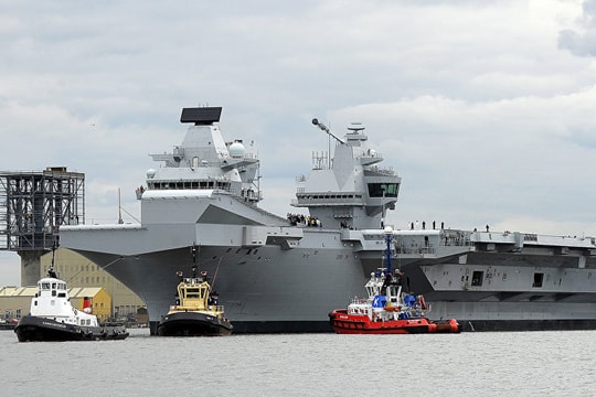 Vương quốc Anh muốn cai trị những con sóng Biển Đông